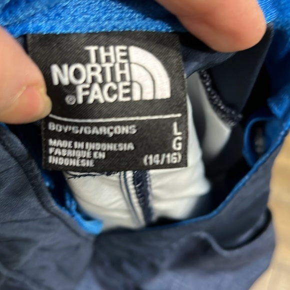 North Face shorts - Picture 3 of 3